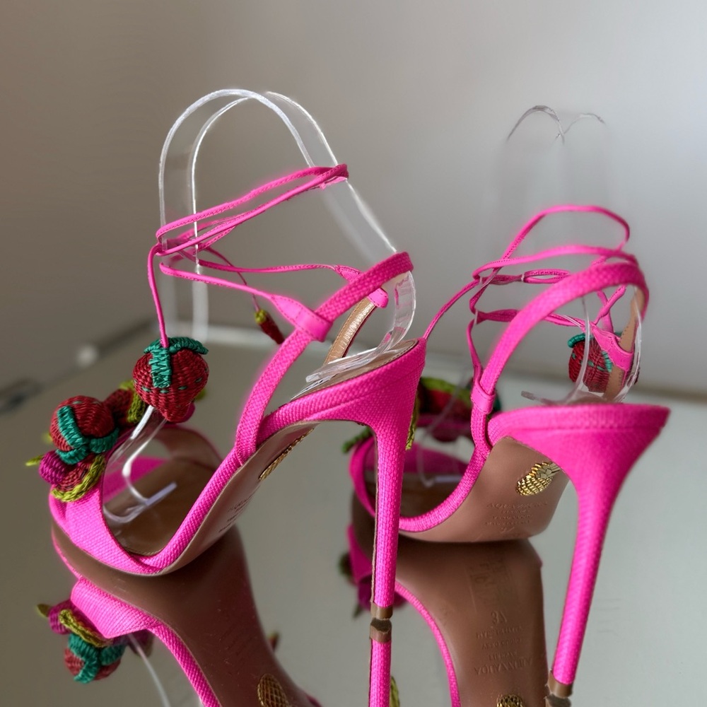 Worn once AQUAZZURA Strawberry Punch embellished raffia sandals 37 - Picture 9 of 14